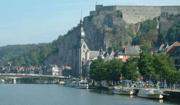 Dinant : La Meuse, la Collégiale et la Citadelle - (c) WBT JL Flemal