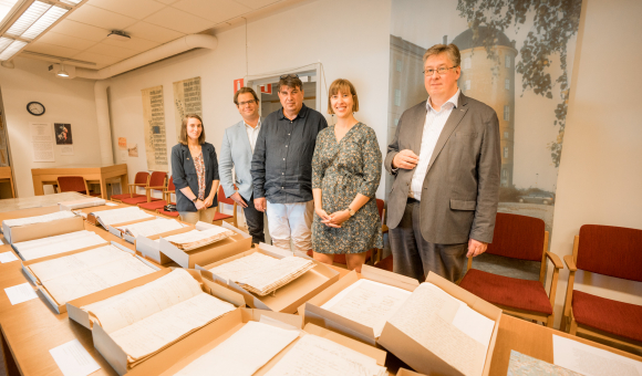 L’équipe wallonne en Suède accompagnée de l’archiviste aux Archives Nationales du Comté d’Uppsala © J. Van Belle – WBI