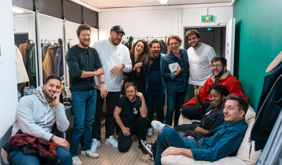 The ten comedians and Alex Vizorek behind the scenes of the opening gala of the Belgian Humor Fortnight in Paris © E. Meunier - WBI