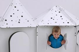 Kabaka: a flexible cardboard hut which lines up easily.